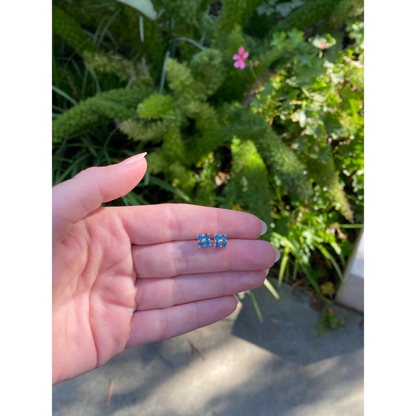 Vintage Solid 14k Yellow Gold Bright Blue Aquamarine Grid Stud Earrings