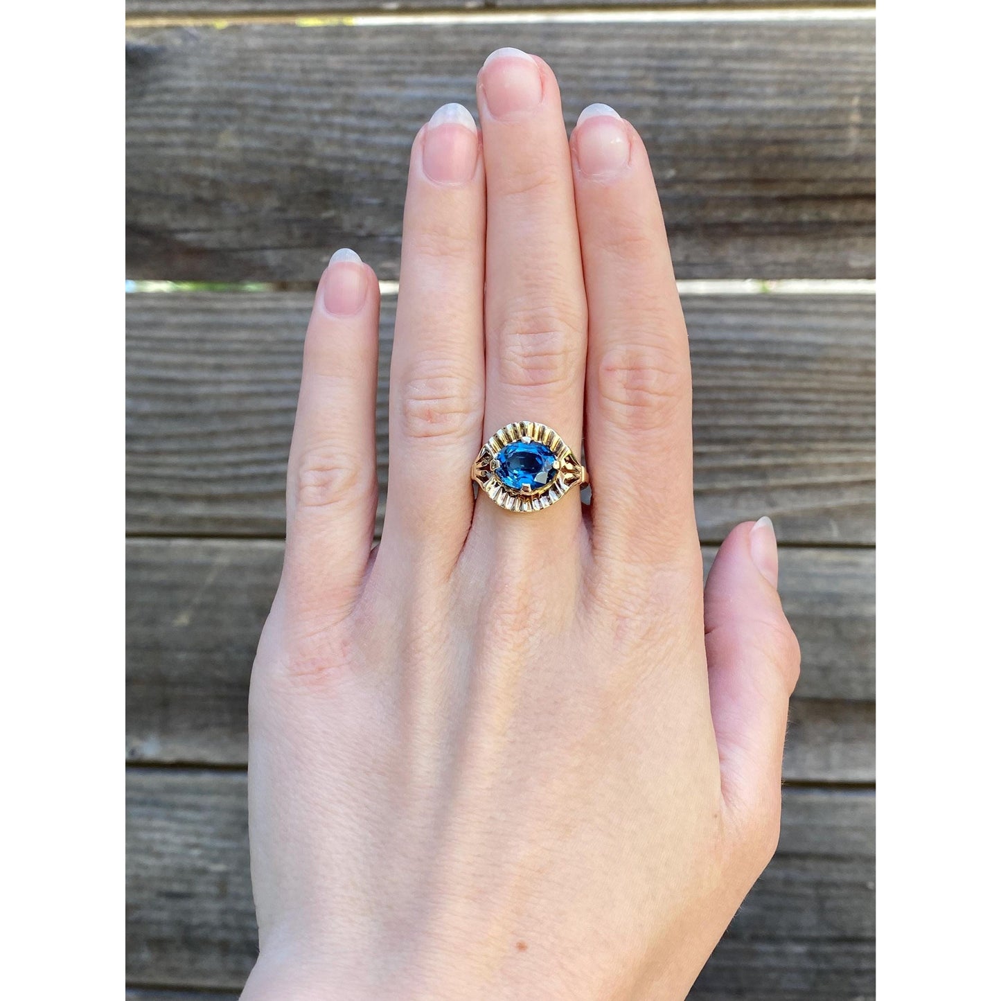 Vintage Solid 10k Yellow Gold Bright Blue Spinel Ring - Size 7.25