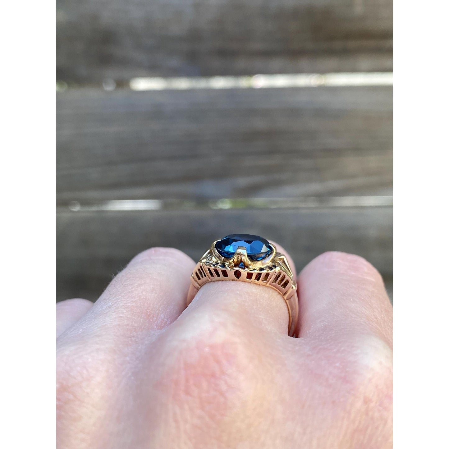 Vintage Solid 10k Yellow Gold Bright Blue Spinel Ring - Size 7.25