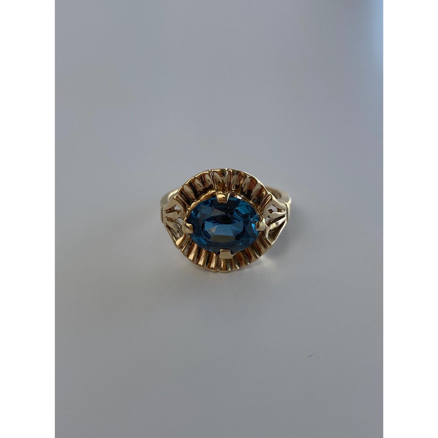 Vintage Solid 10k Yellow Gold Bright Blue Spinel Ring - Size 7.25