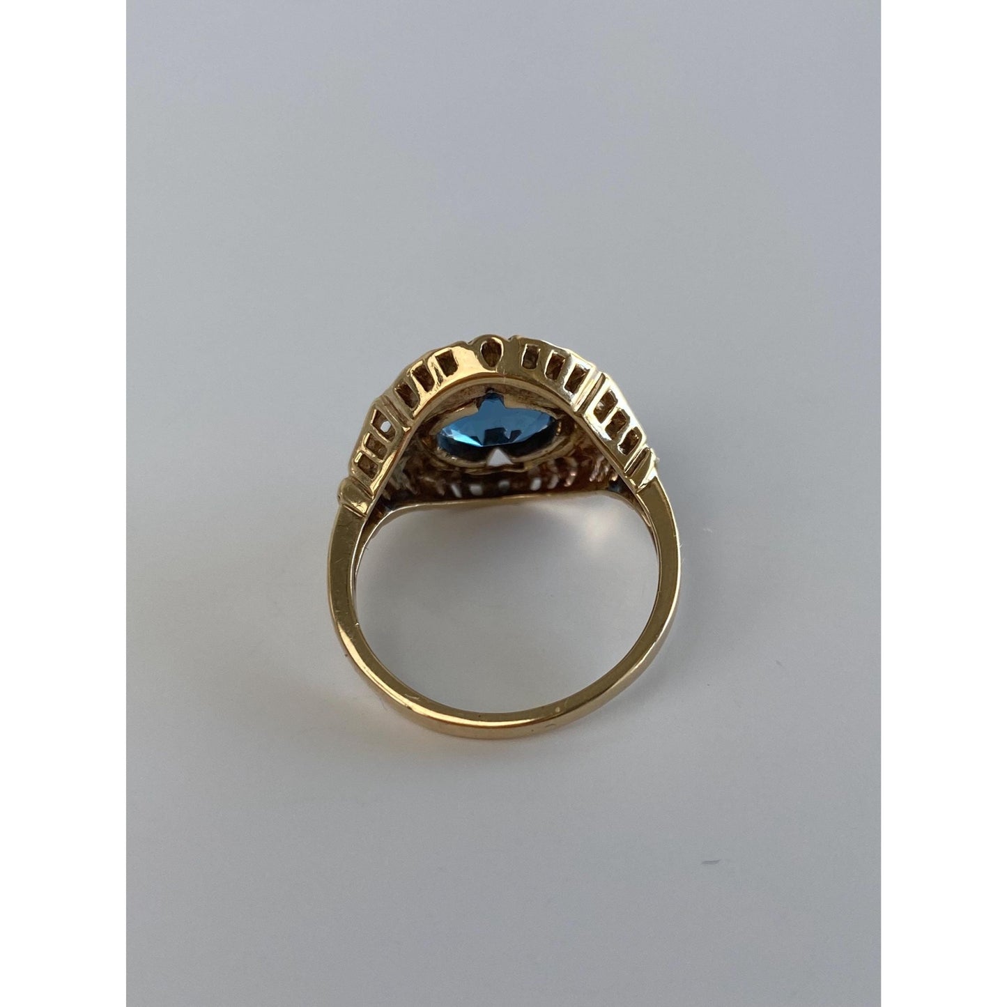 Vintage Solid 10k Yellow Gold Bright Blue Spinel Ring - Size 7.25