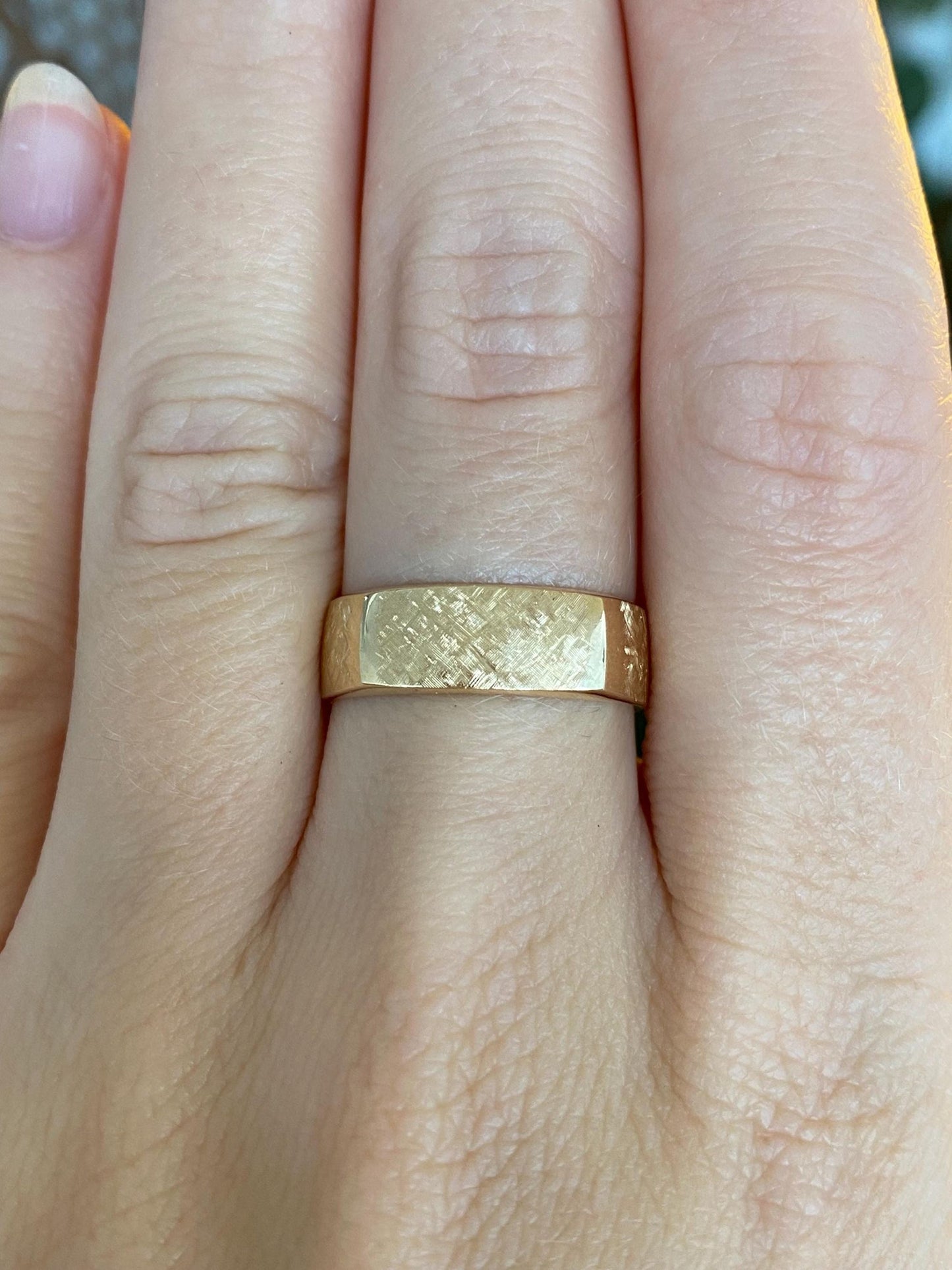 Vintage Solid 14k Yellow Gold Crosshatch Pattern Ring Band - Size 7.75