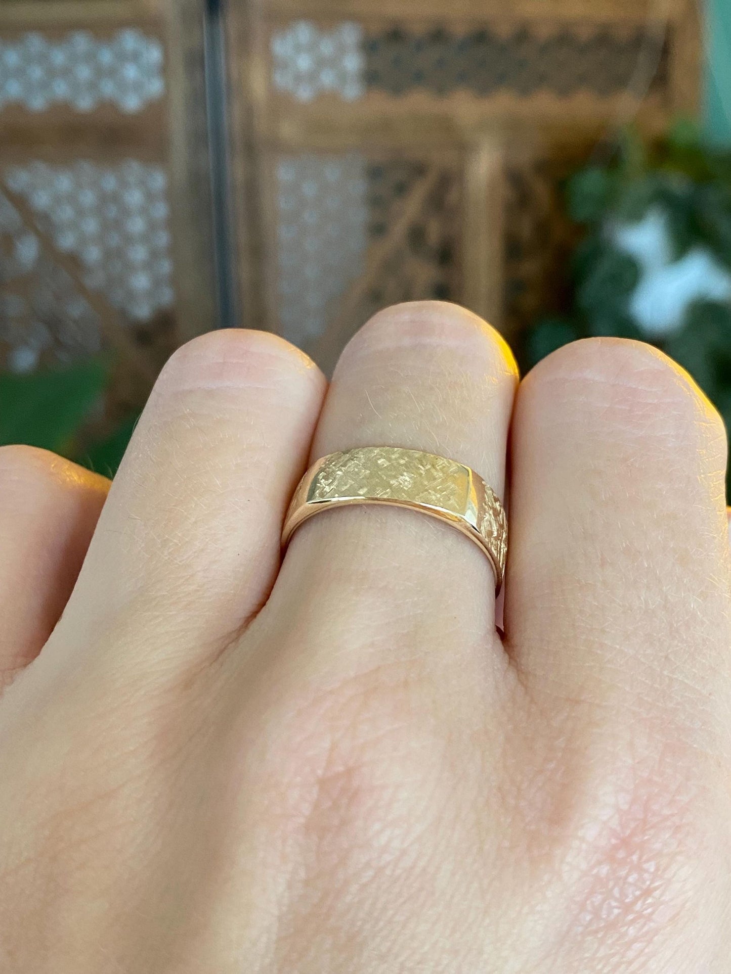 Vintage Solid 14k Yellow Gold Crosshatch Pattern Ring Band - Size 7.75