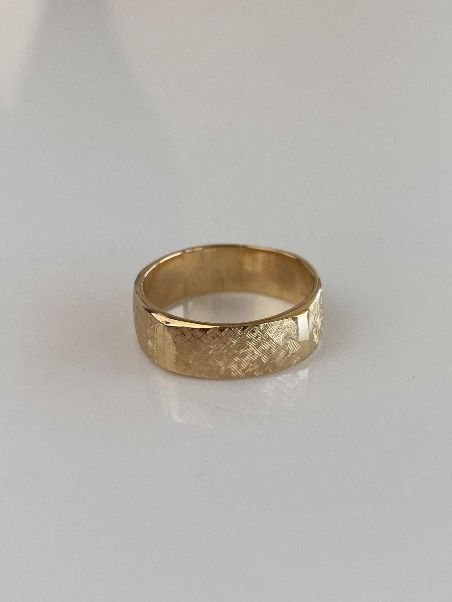 Vintage Solid 14k Yellow Gold Crosshatch Pattern Ring Band - Size 7.75
