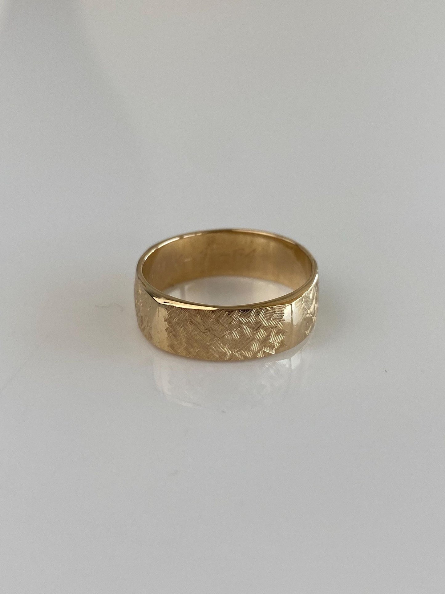 Vintage Solid 14k Yellow Gold Crosshatch Pattern Ring Band - Size 7.75