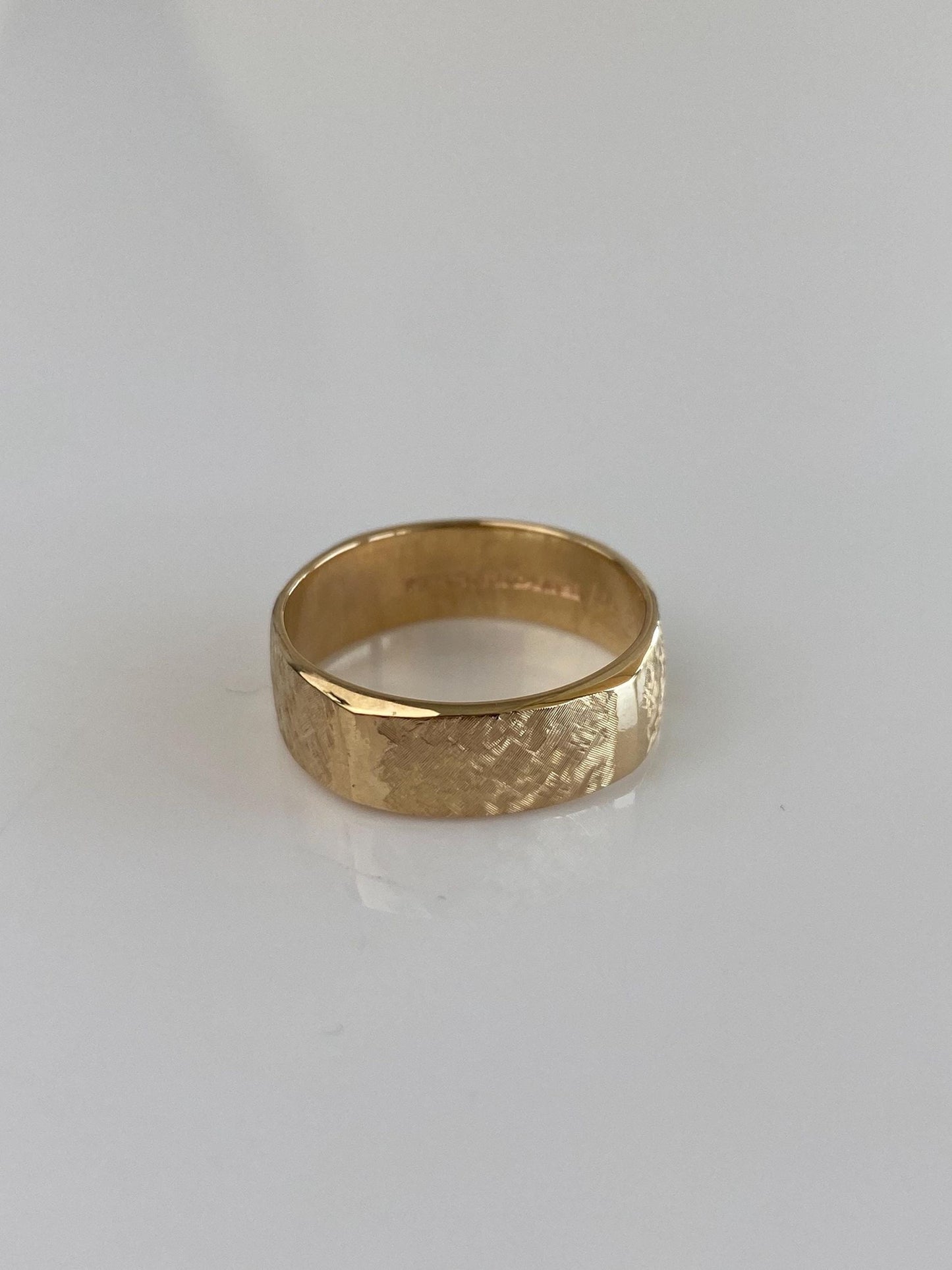 Vintage Solid 14k Yellow Gold Crosshatch Pattern Ring Band - Size 7.75