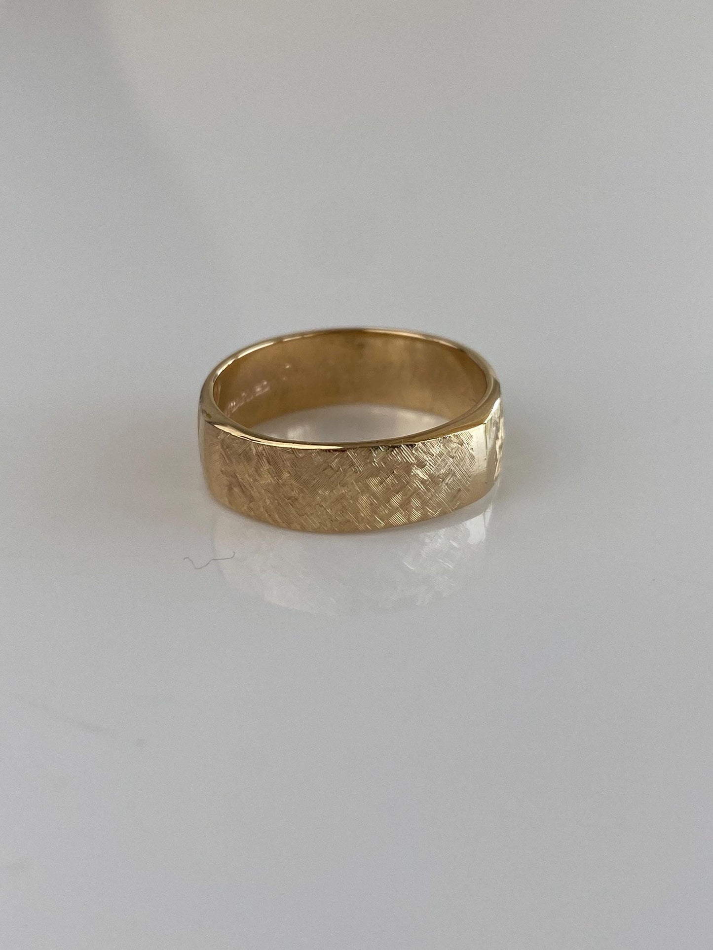 Vintage Solid 14k Yellow Gold Crosshatch Pattern Ring Band - Size 7.75