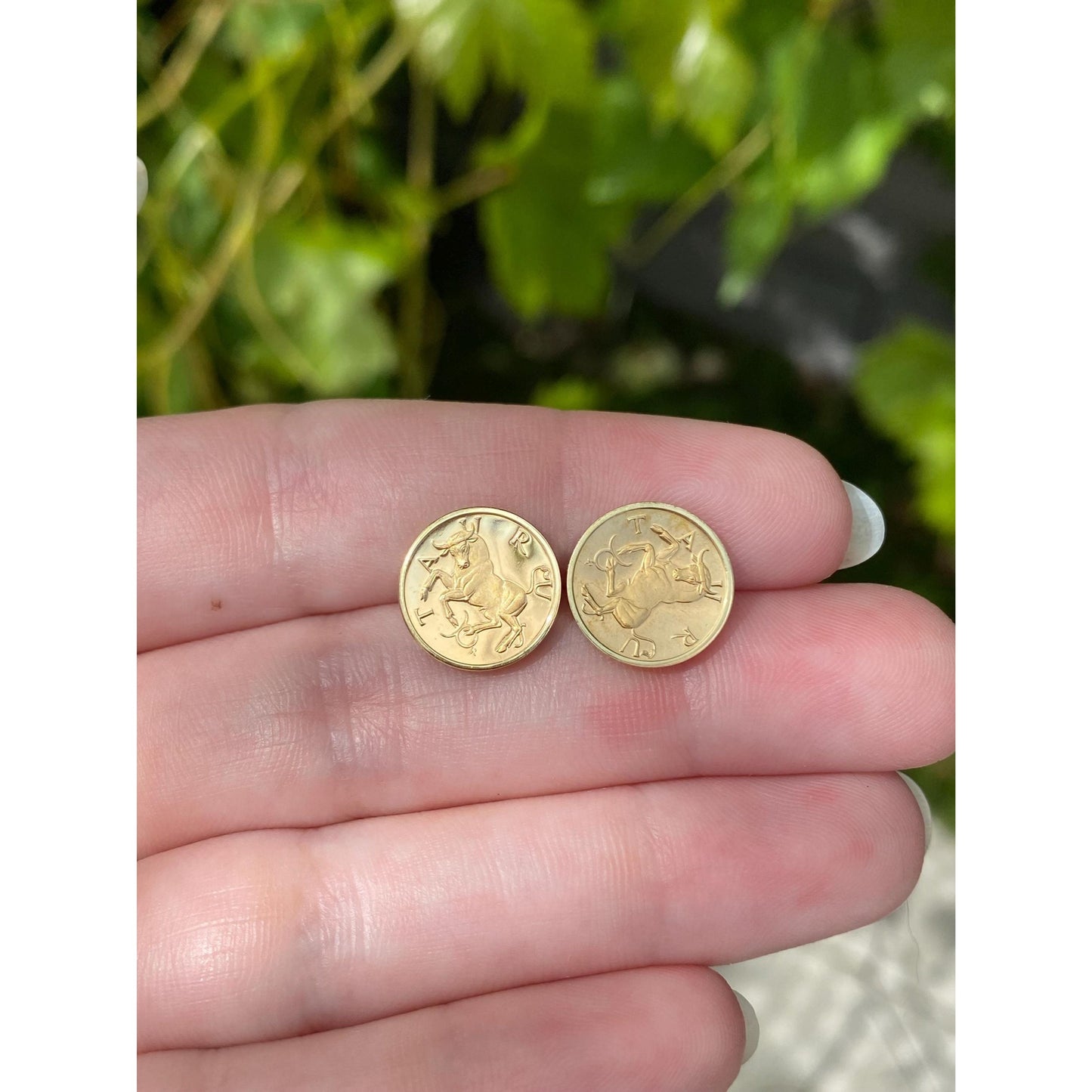 Vintage Solid 18k Yellow Gold Taurus Bull Coin Stud Earrings