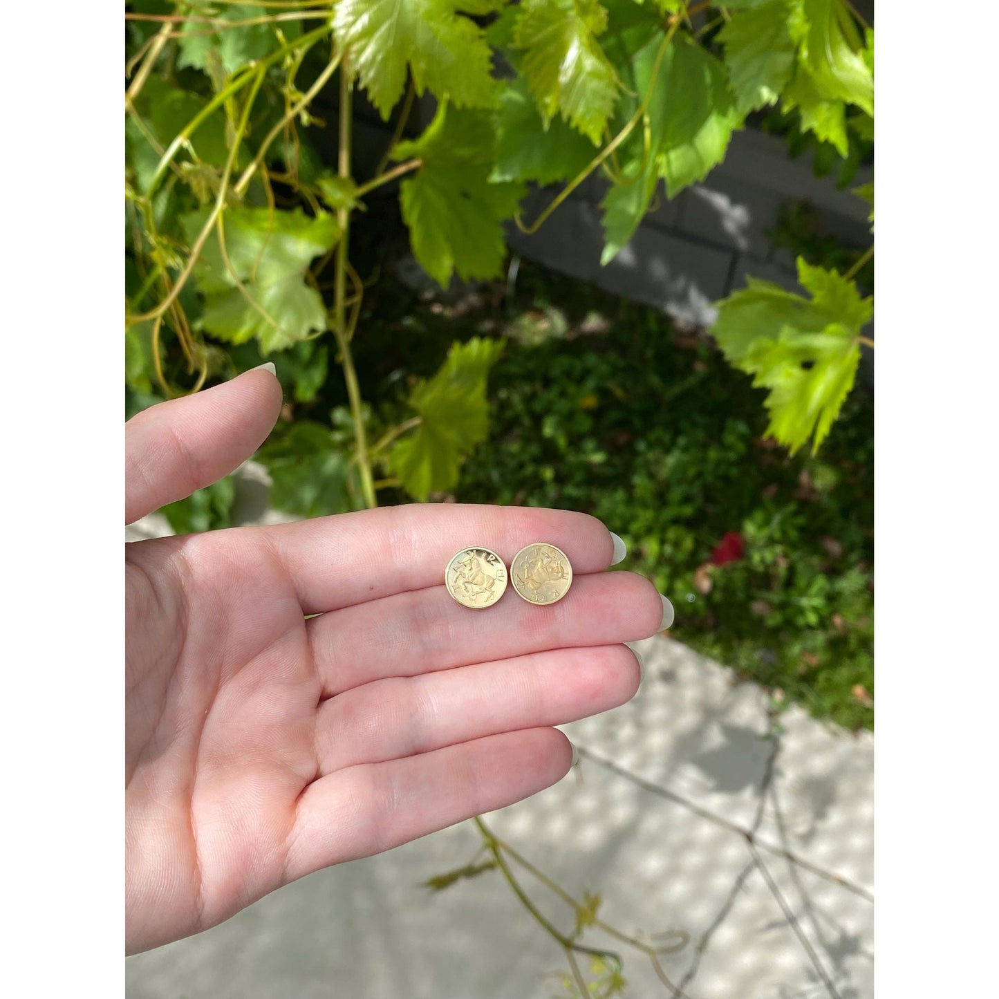 Vintage Solid 18k Yellow Gold Taurus Bull Coin Stud Earrings
