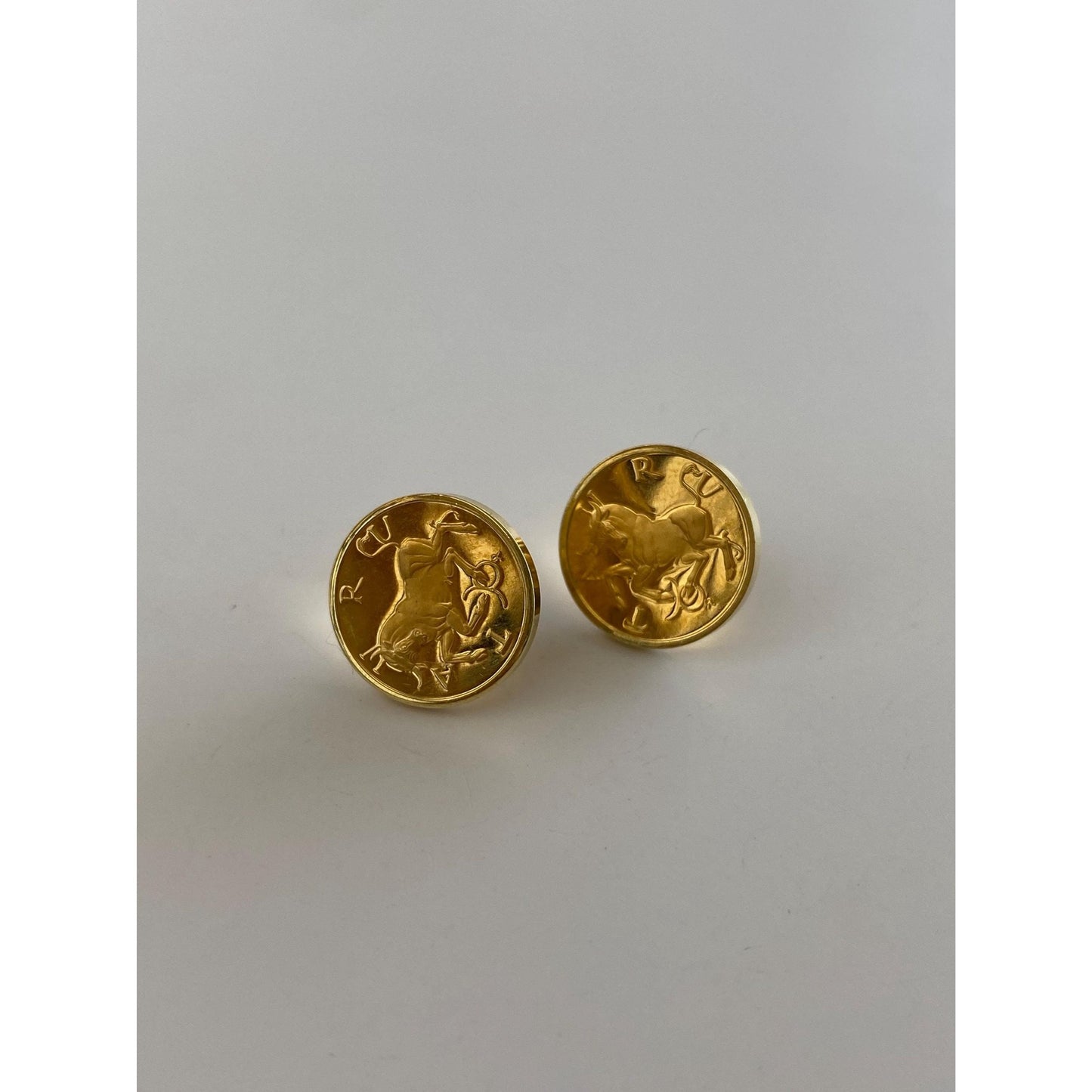 Vintage Solid 18k Yellow Gold Taurus Bull Coin Stud Earrings