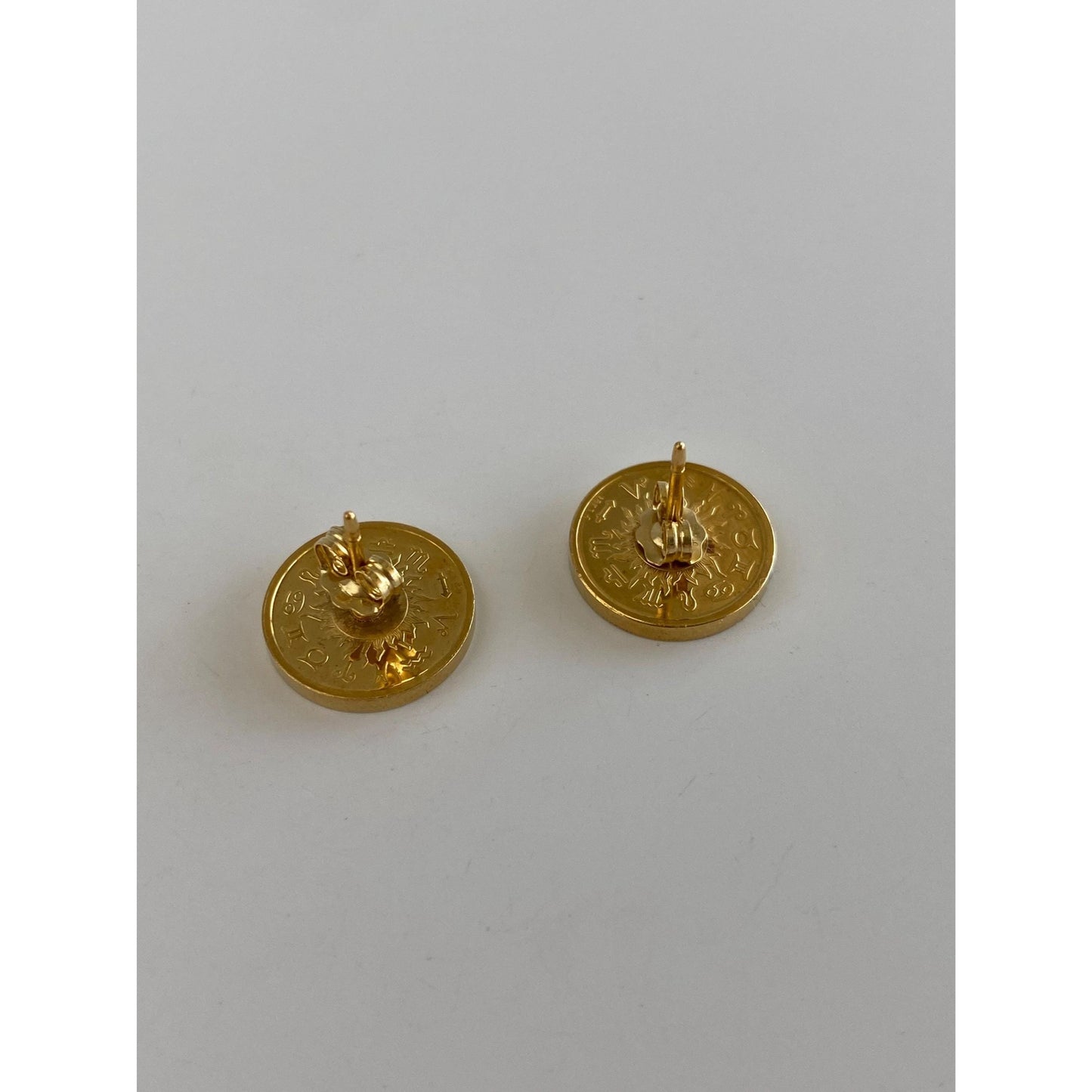 Vintage Solid 18k Yellow Gold Taurus Bull Coin Stud Earrings