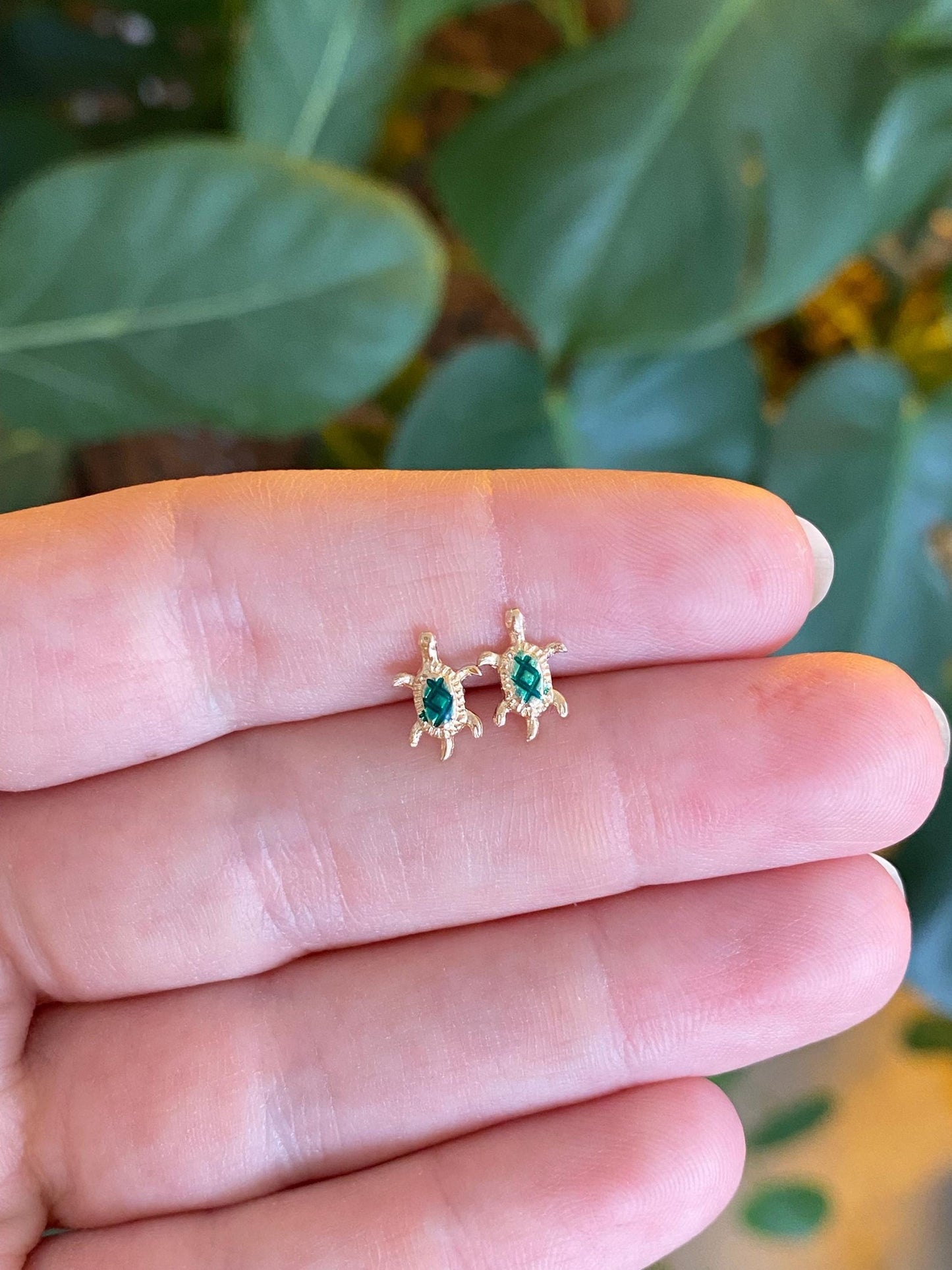 Vintage Solid 14k Yellow Gold Green Enamel Sea Turtle Stud Earrings