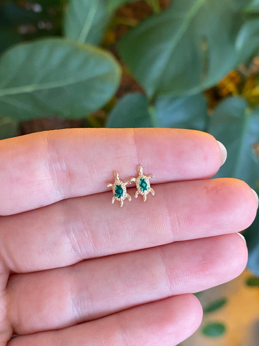 Vintage Solid 14k Yellow Gold Green Enamel Sea Turtle Stud Earrings