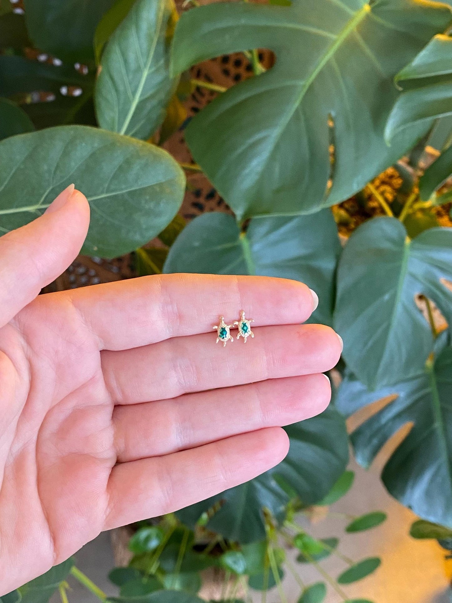 Vintage Solid 14k Yellow Gold Green Enamel Sea Turtle Stud Earrings