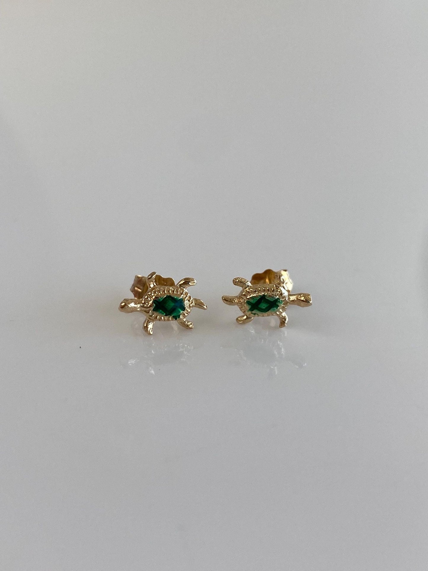 Vintage Solid 14k Yellow Gold Green Enamel Sea Turtle Stud Earrings