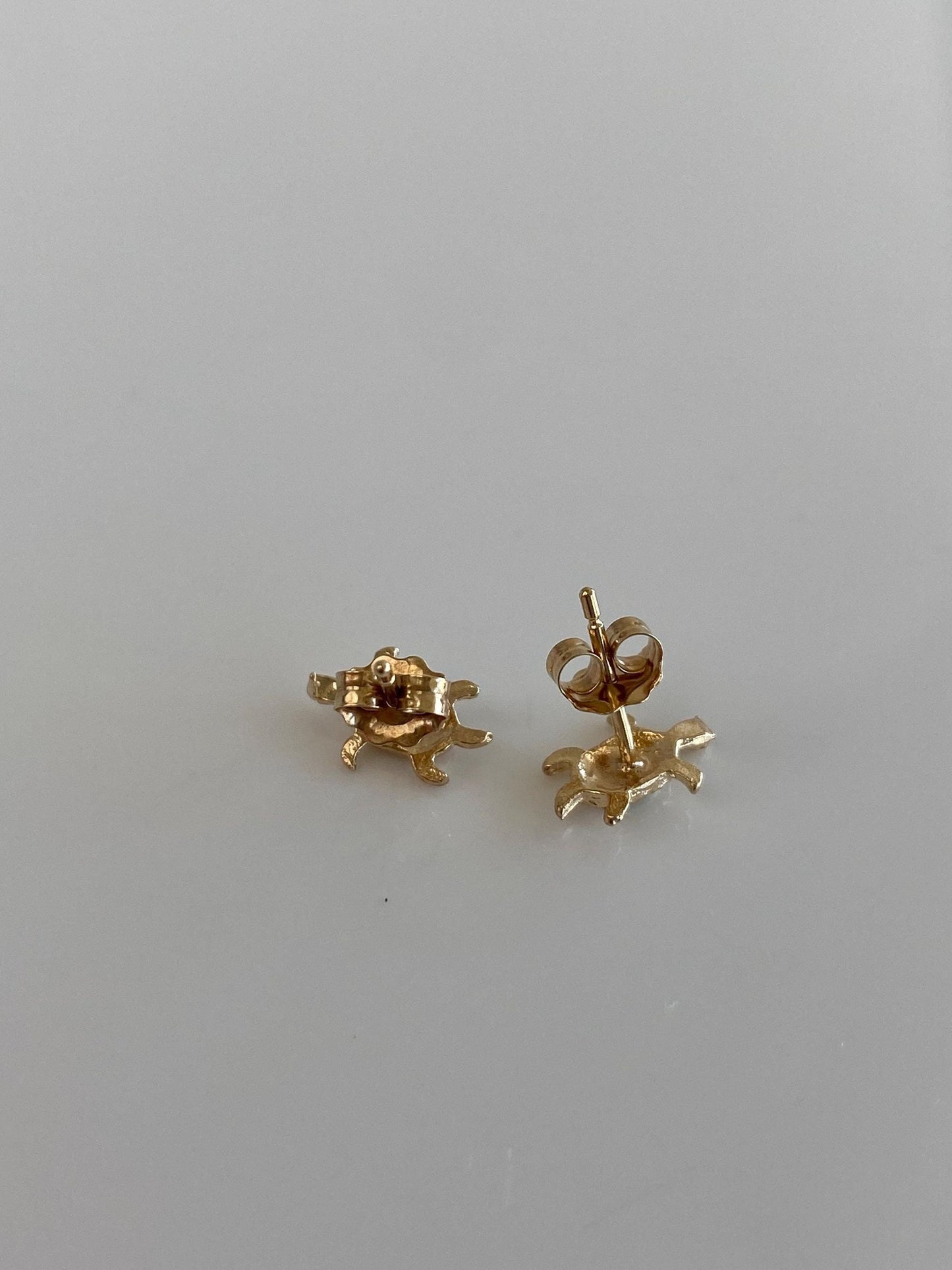 Vintage Solid 14k Yellow Gold Green Enamel Sea Turtle Stud Earrings