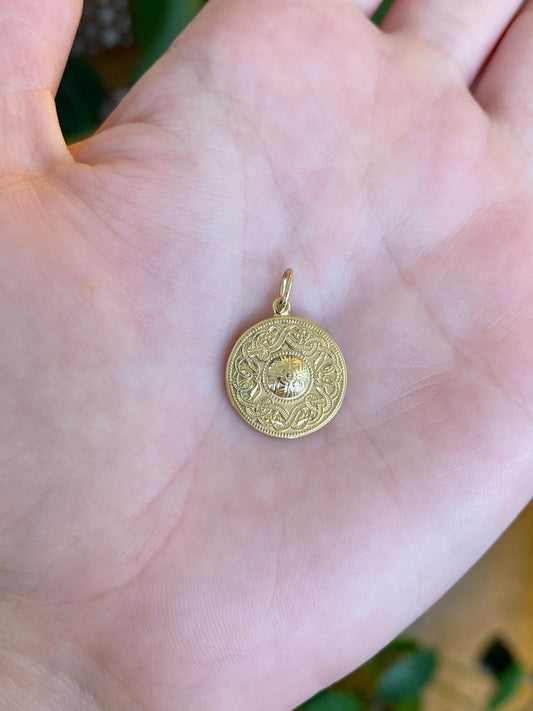 Vintage Solid 18k Yellow Gold Designed Disc Charm