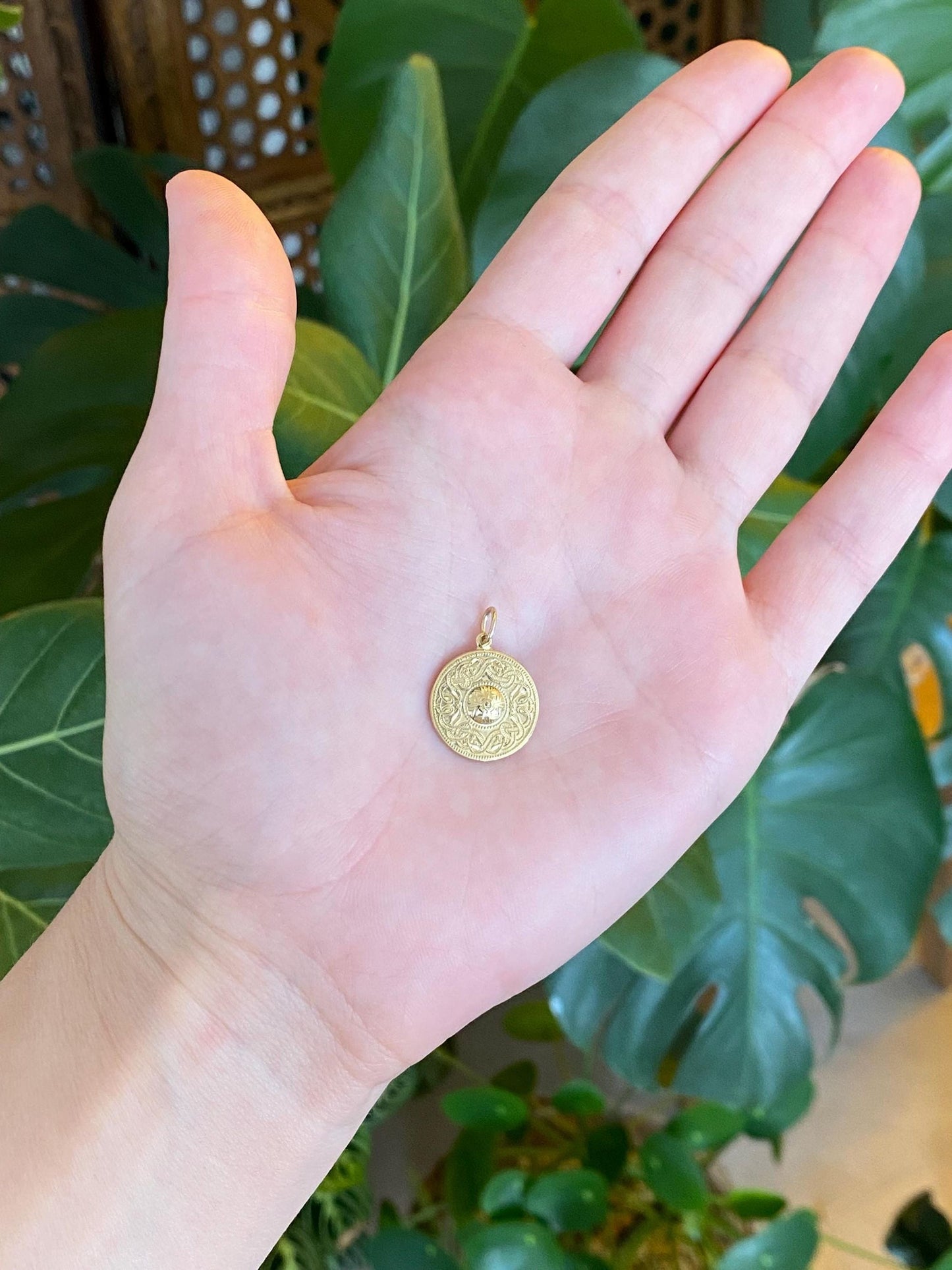 Vintage Solid 18k Yellow Gold Designed Disc Charm