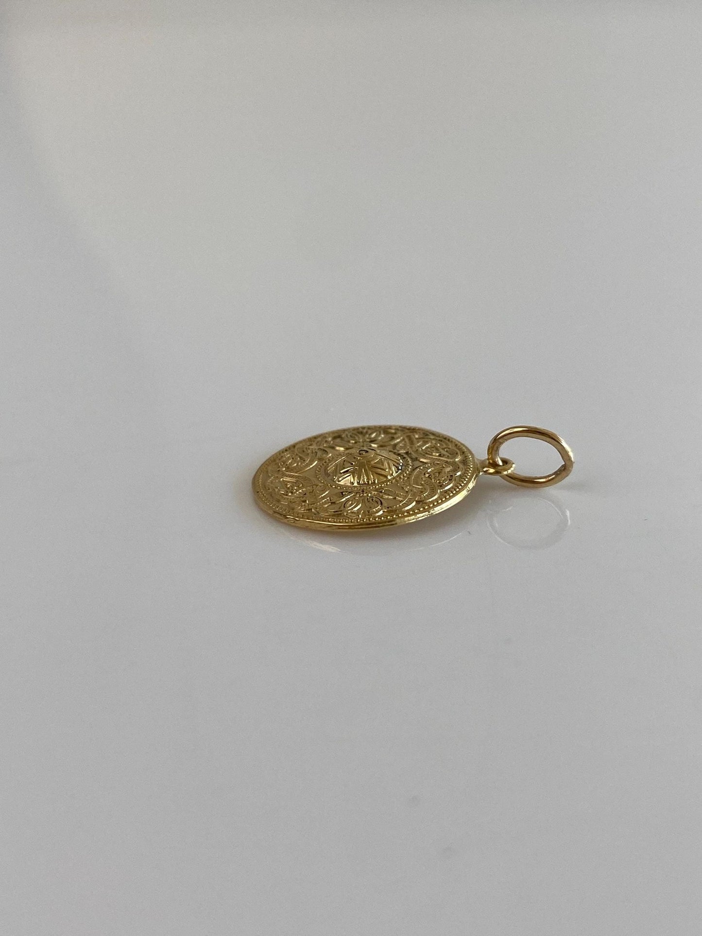 Vintage Solid 18k Yellow Gold Designed Disc Charm