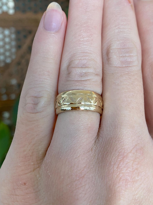 Vintage Solid 14k Yellow Gold Zig Zag Design Ring Band - Size 5
