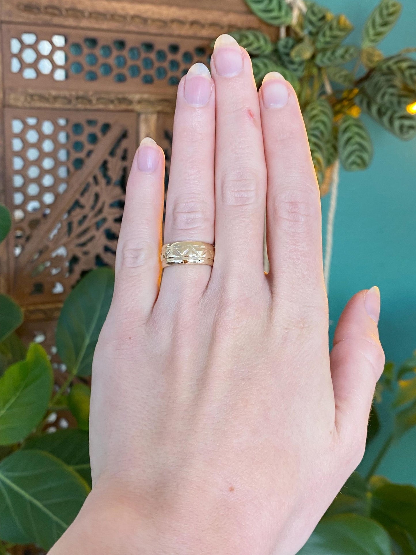 Vintage Solid 14k Yellow Gold Zig Zag Design Ring Band - Size 5