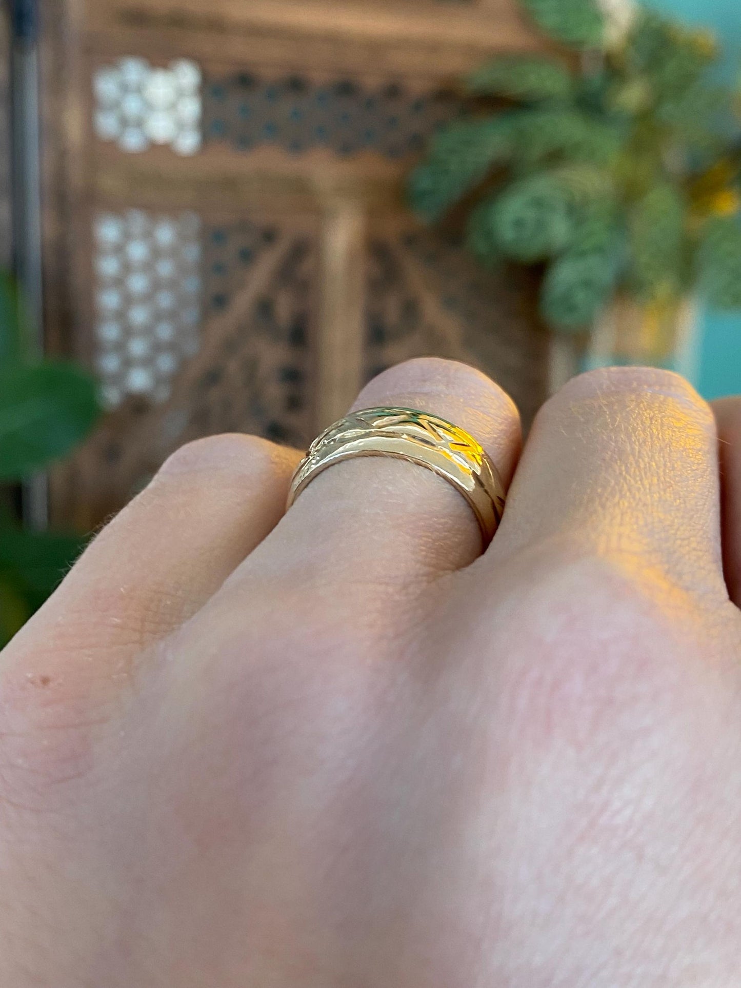 Vintage Solid 14k Yellow Gold Zig Zag Design Ring Band - Size 5