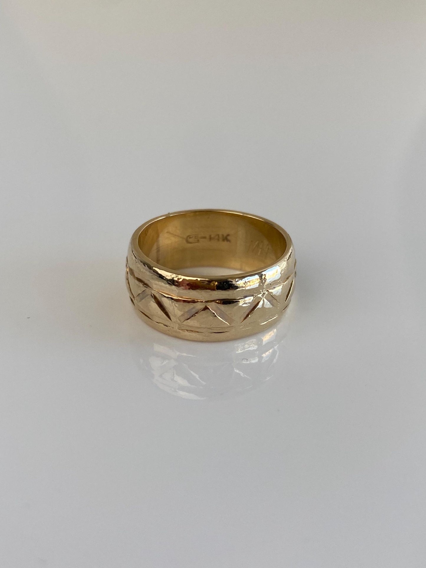 Vintage Solid 14k Yellow Gold Zig Zag Design Ring Band - Size 5