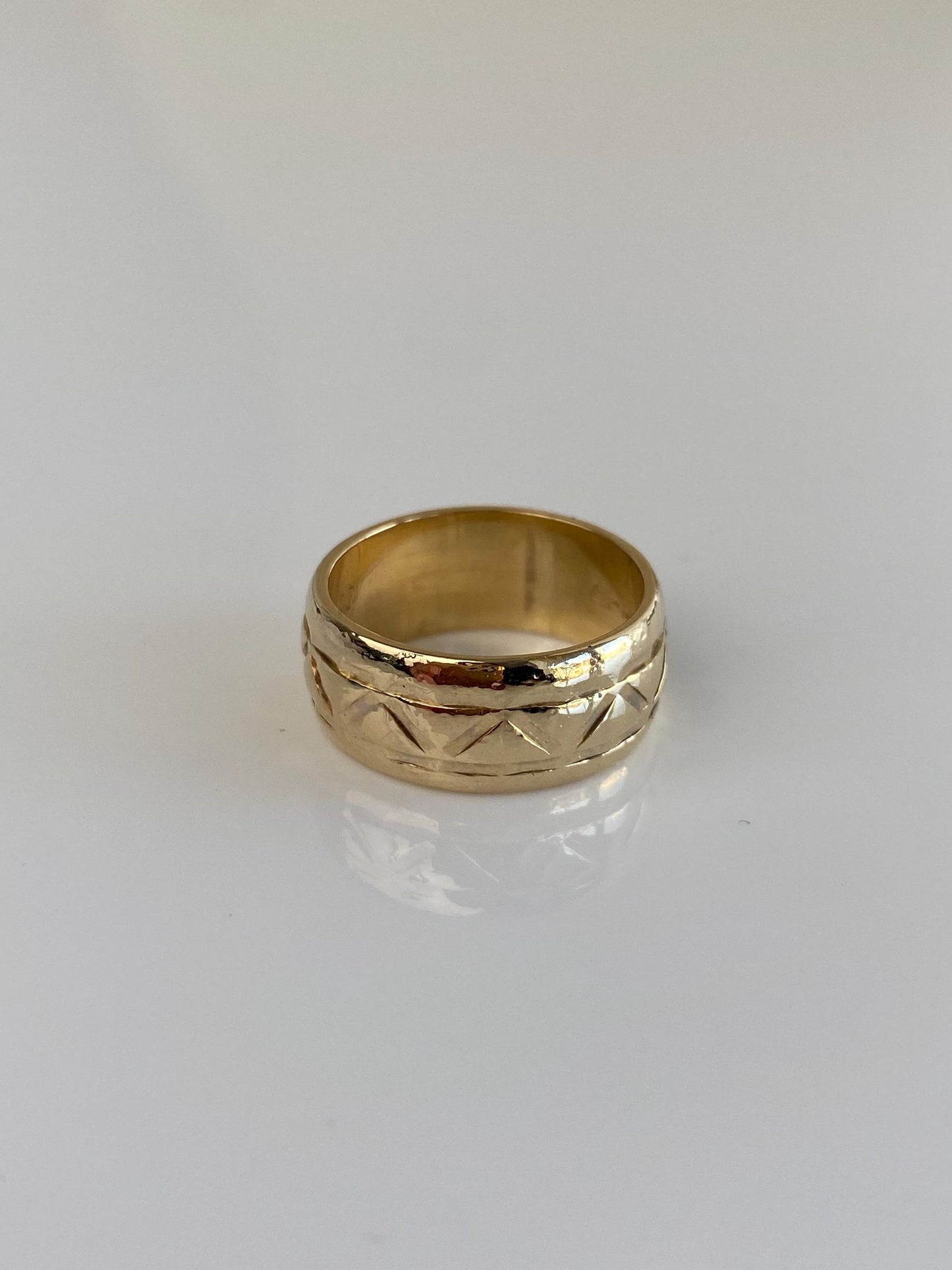 Vintage Solid 14k Yellow Gold Zig Zag Design Ring Band - Size 5