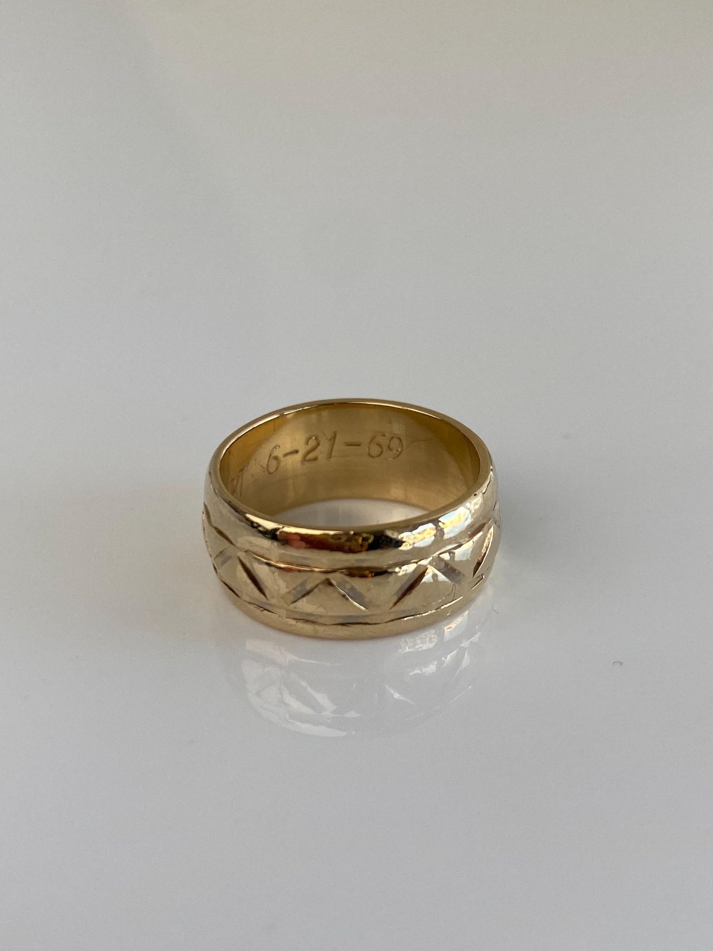 Vintage Solid 14k Yellow Gold Zig Zag Design Ring Band - Size 5