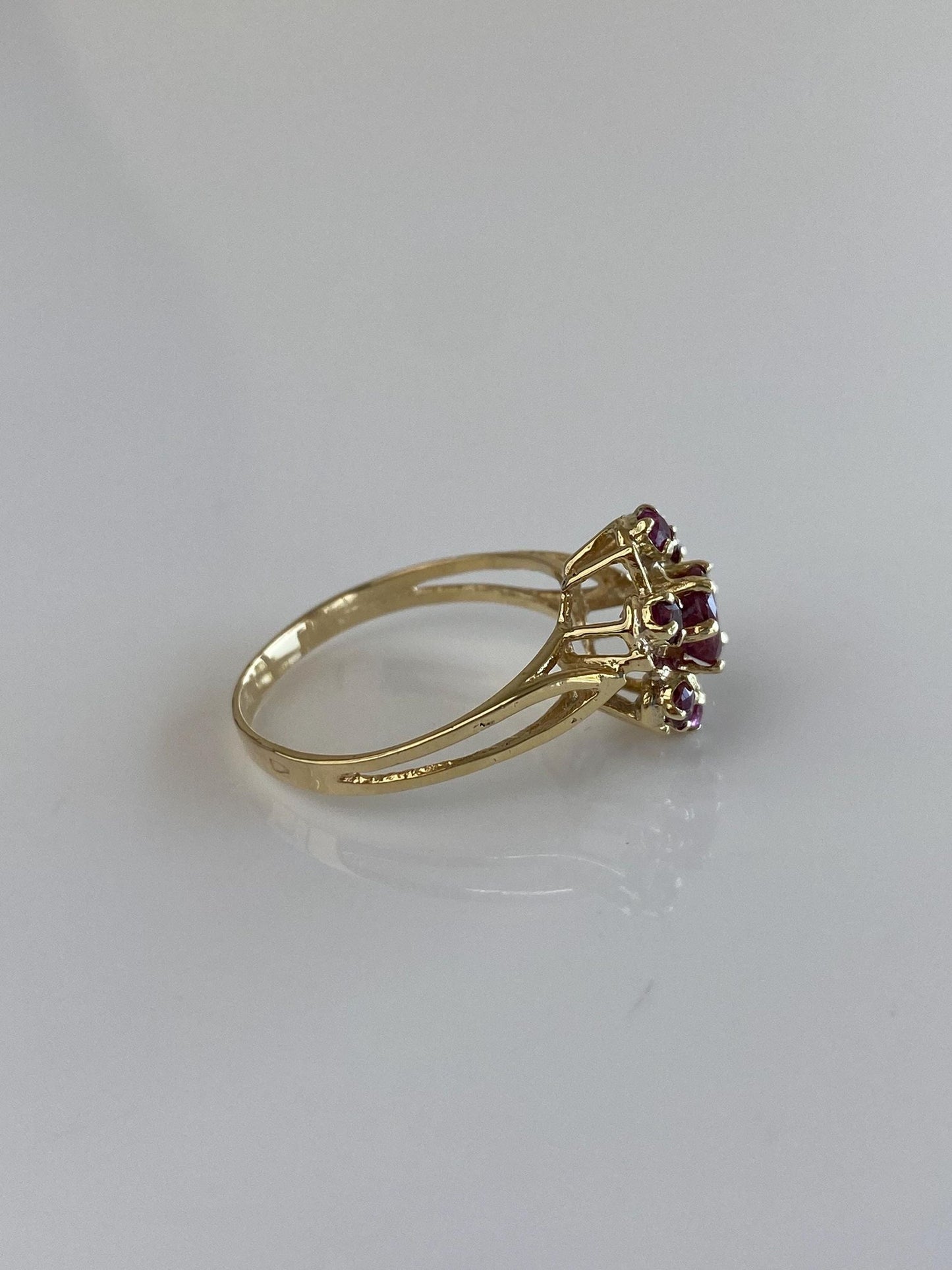 Vintage Solid 14k Yellow Gold Ruby Cluster Ring - Size 7.25