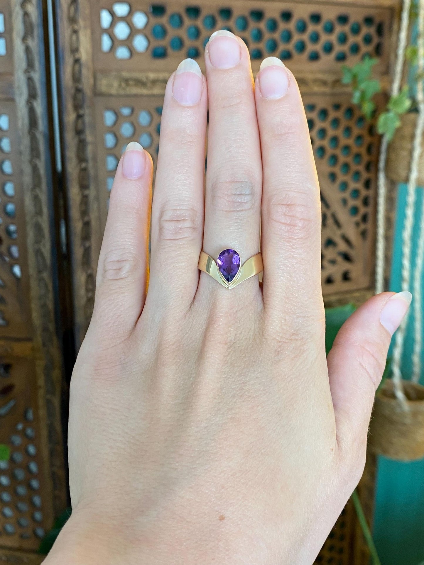 Vintage Solid 14k Yellow Gold Amethyst Teardrop Chevron Ring - Size 7