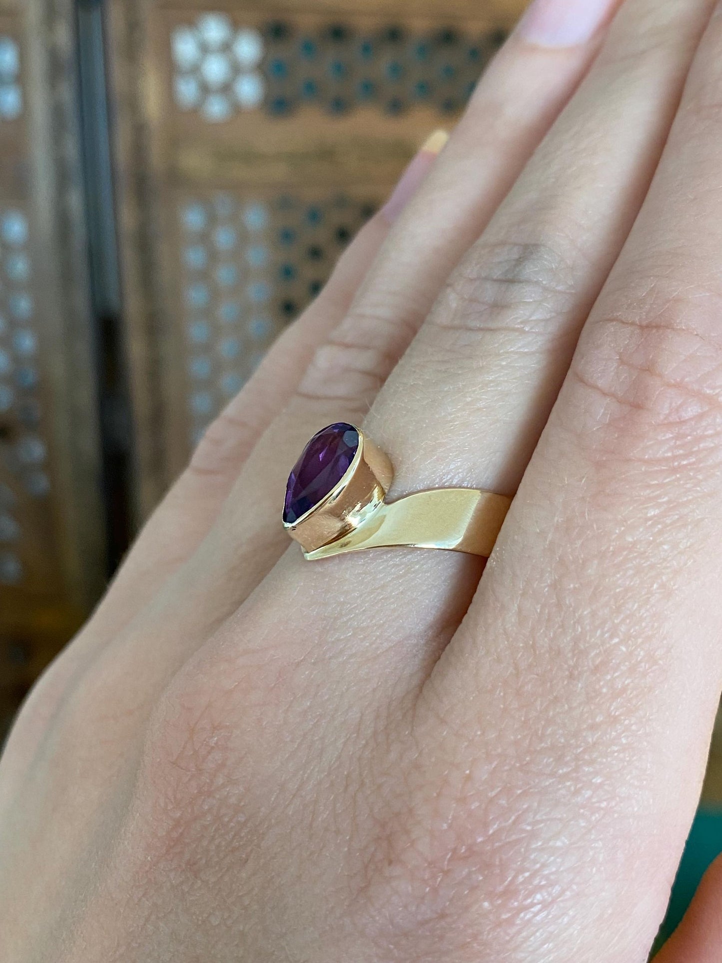 Vintage Solid 14k Yellow Gold Amethyst Teardrop Chevron Ring - Size 7