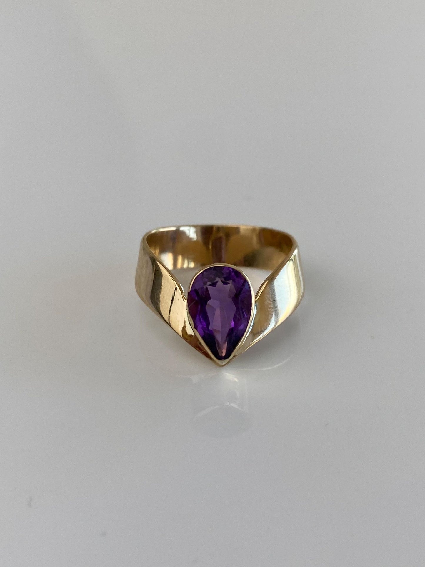 Vintage Solid 14k Yellow Gold Amethyst Teardrop Chevron Ring - Size 7