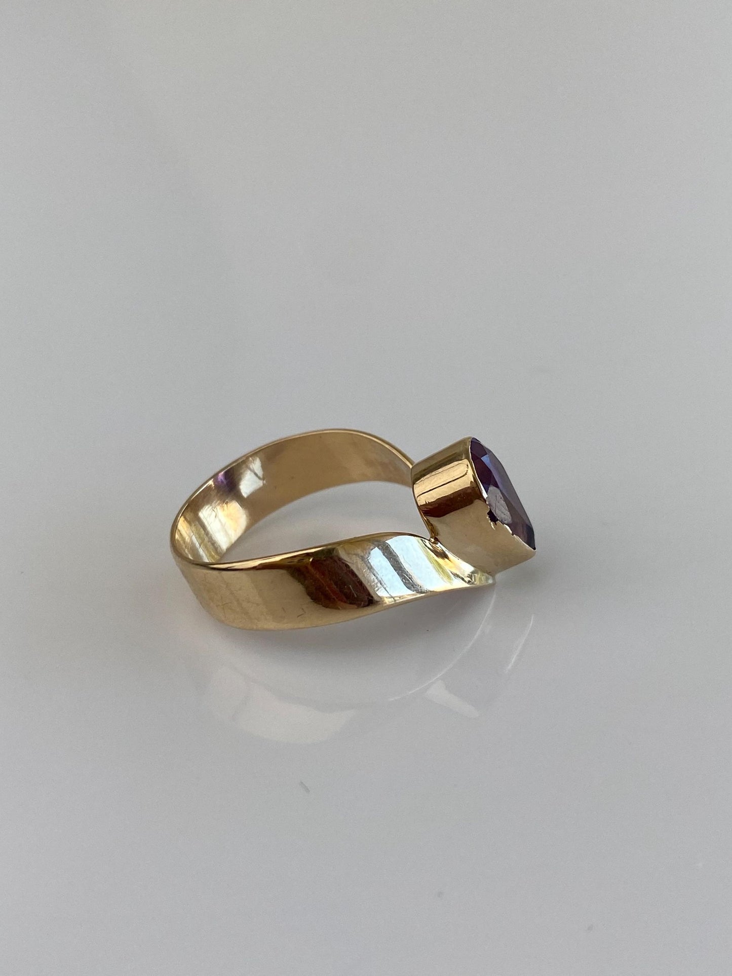 Vintage Solid 14k Yellow Gold Amethyst Teardrop Chevron Ring - Size 7