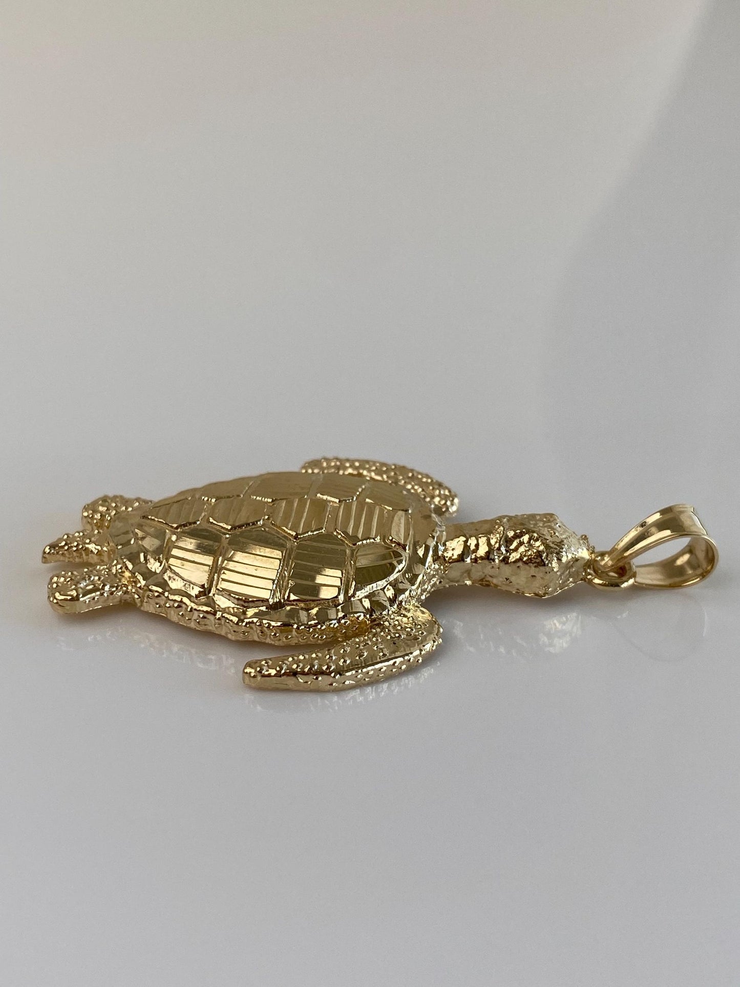Vintage Solid 14k Yellow Gold Sea Turtle Charm
