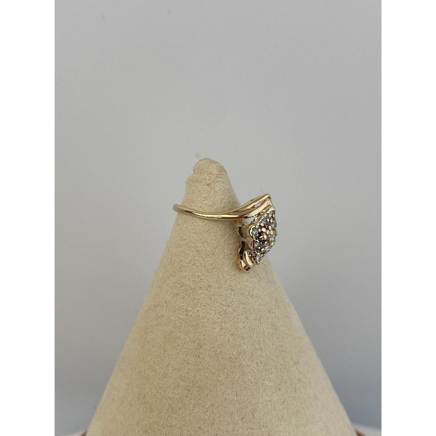 Vintage Solid 14k Yellow Gold Diamond Twist Ring - Size 6.25