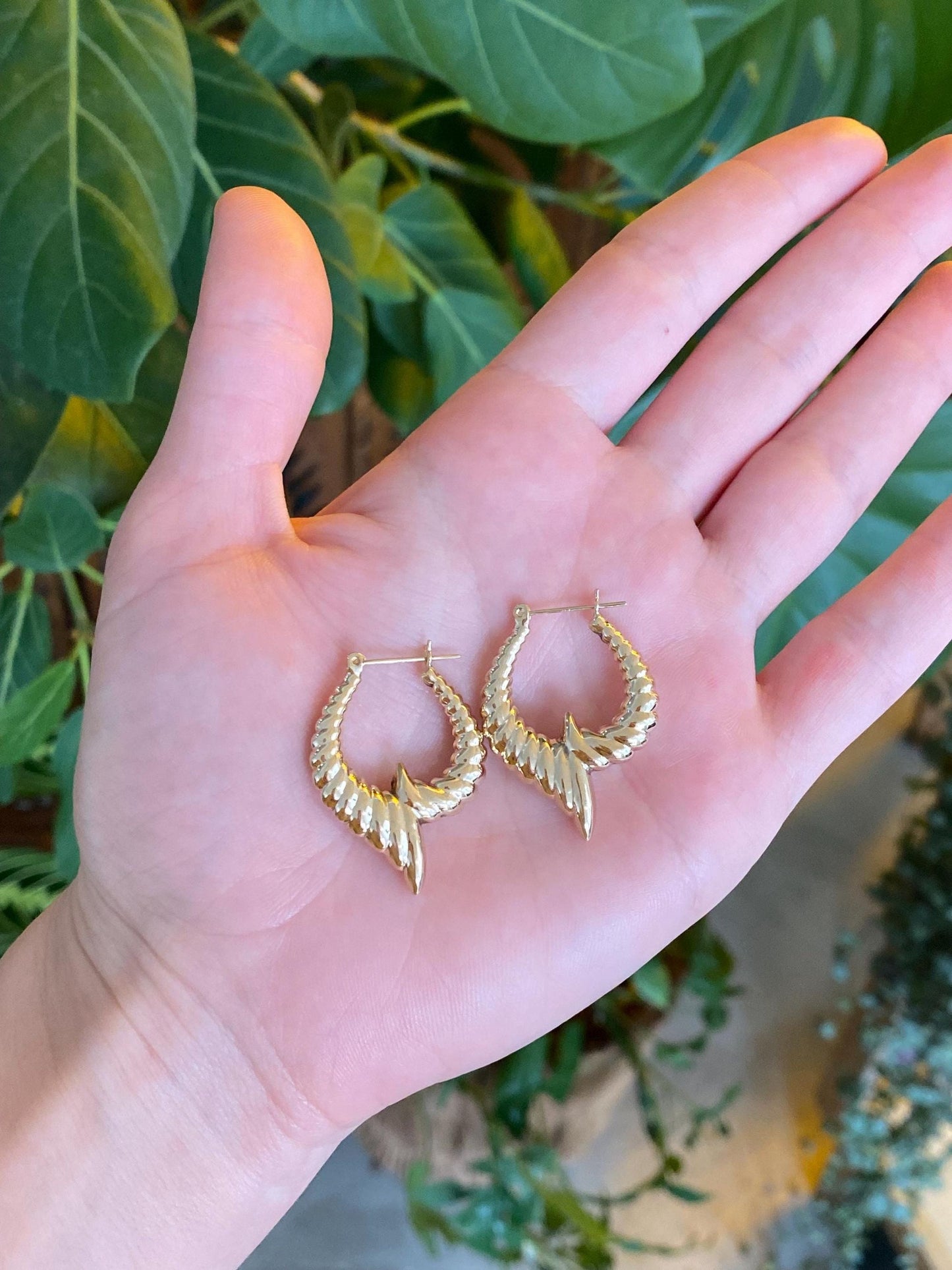 Vintage 14k Yellow Gold Scalloped Hoop Earrings