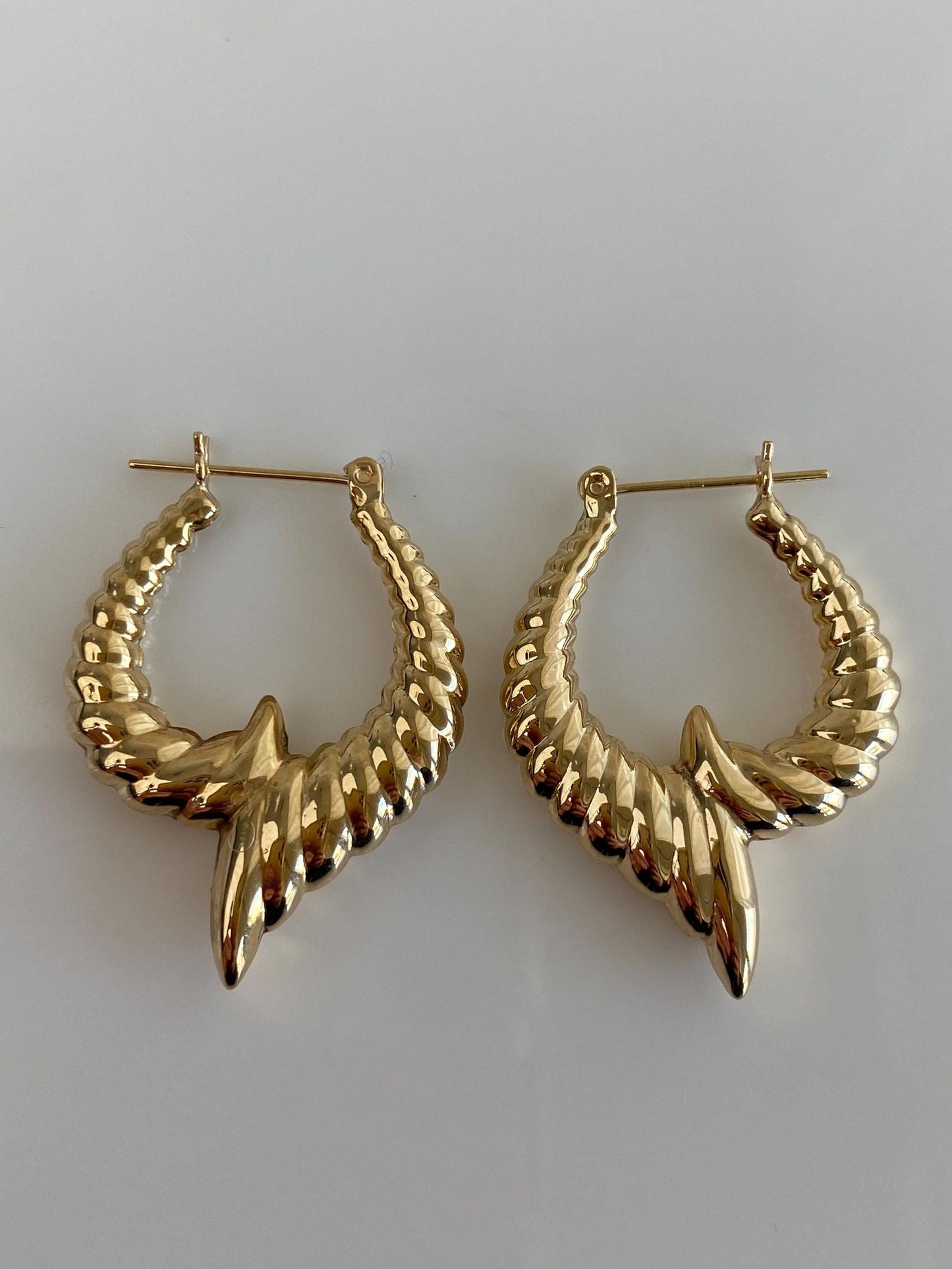 Vintage 14k Yellow Gold Scalloped Hoop Earrings