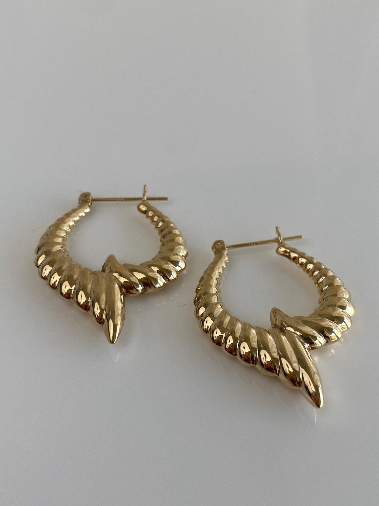 Vintage 14k Yellow Gold Scalloped Hoop Earrings