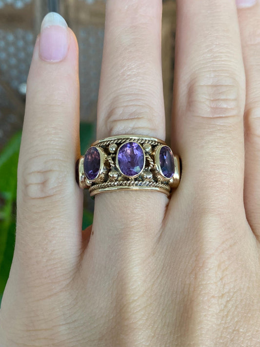 Vintage Solid 14k Yellow Gold Amethyst Textured Chunky Ring Band - Size 6.75
