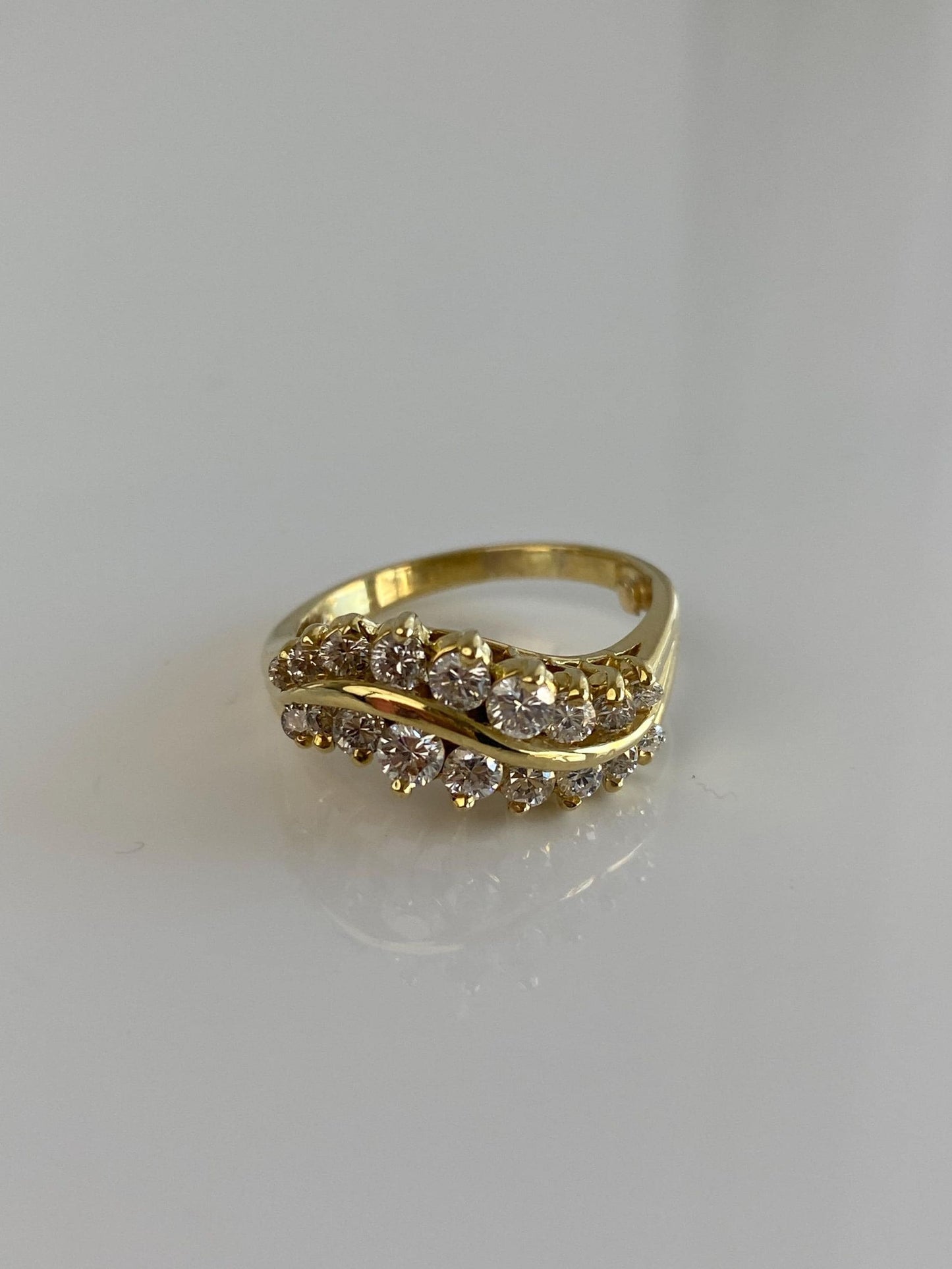 Vintage Solid 18k Yellow Gold Diamond Cluster Ring - Size 5.5