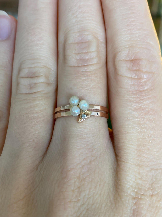 Vintage Solid 18k Rosey Gold Diamond Pearls Ring - Size 6.25