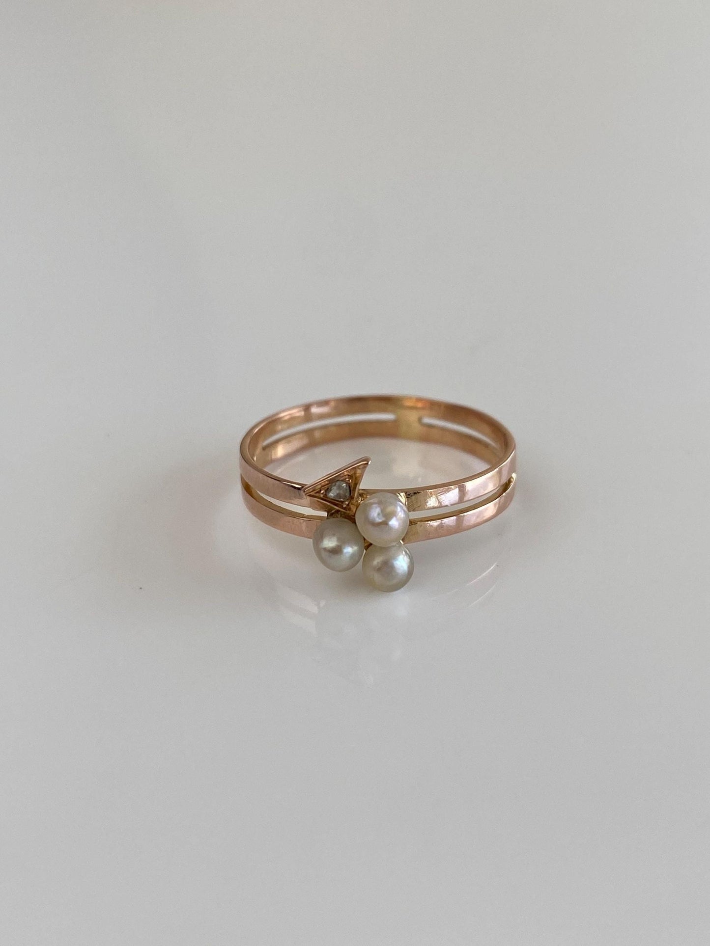 Vintage Solid 18k Rosey Gold Diamond Pearls Ring - Size 6.25
