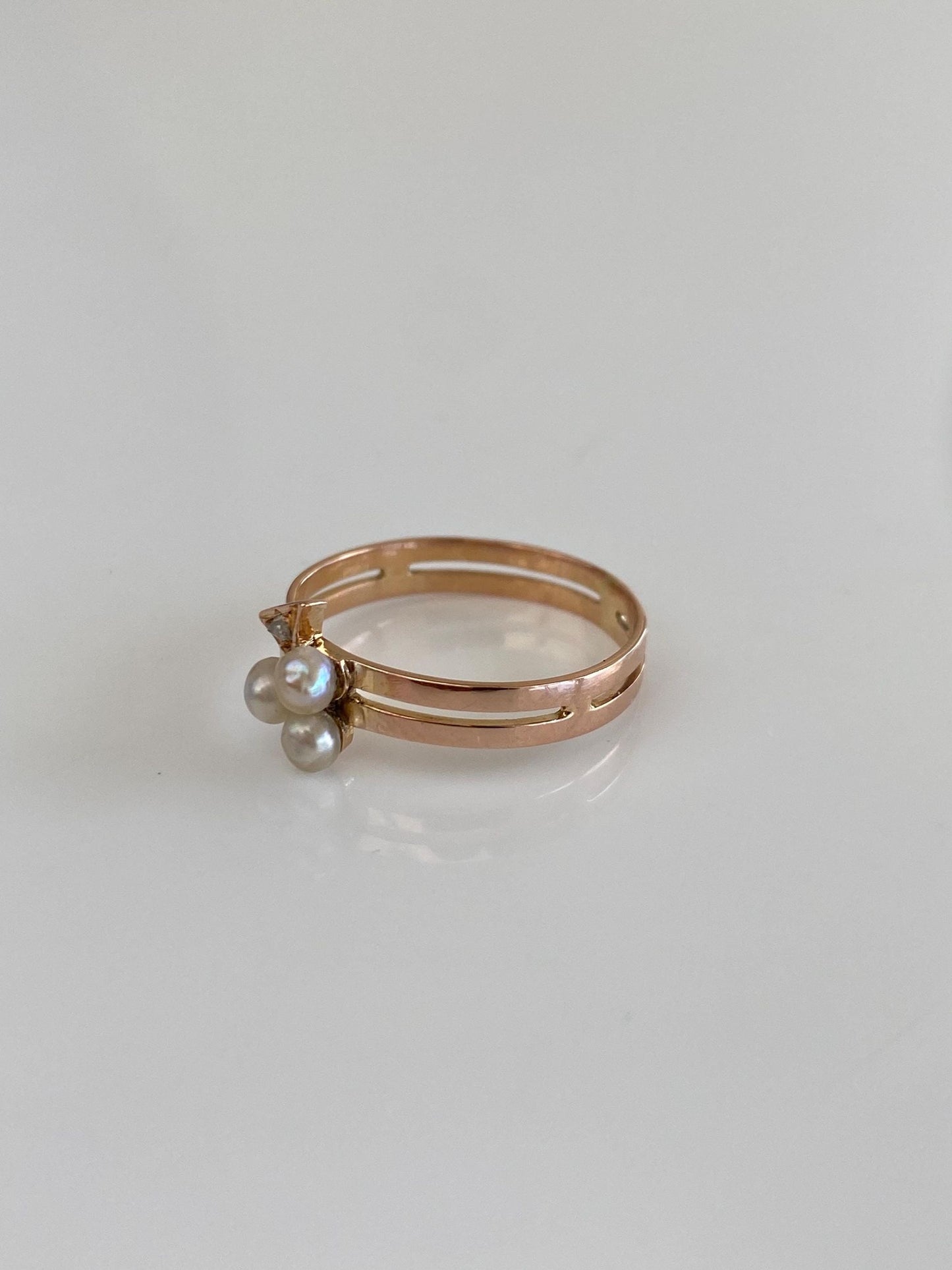Vintage Solid 18k Rosey Gold Diamond Pearls Ring - Size 6.25