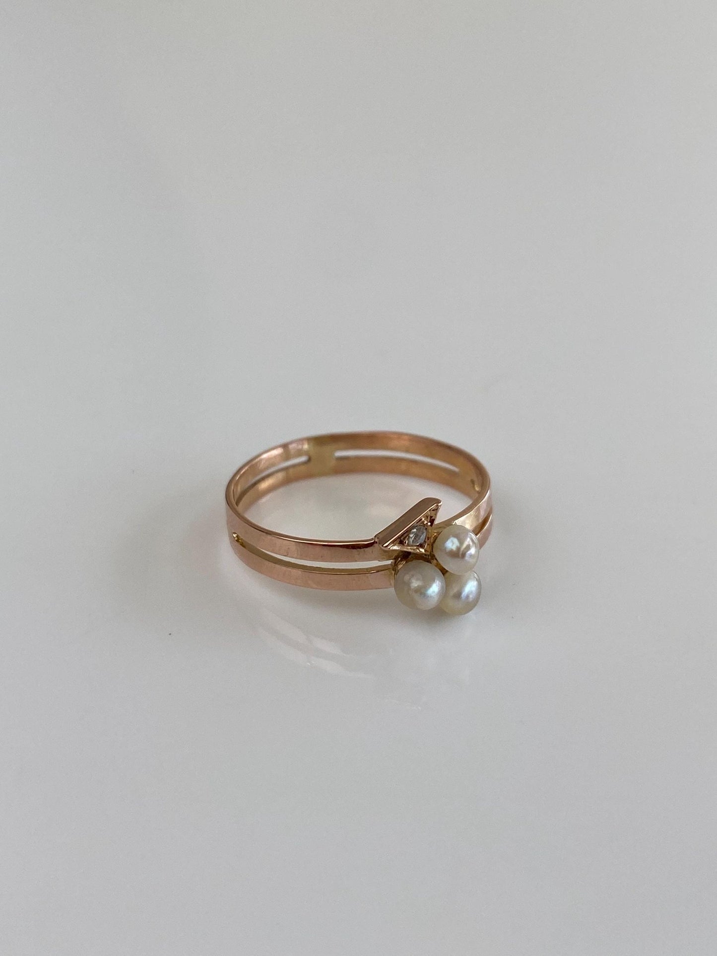 Vintage Solid 18k Rosey Gold Diamond Pearls Ring - Size 6.25