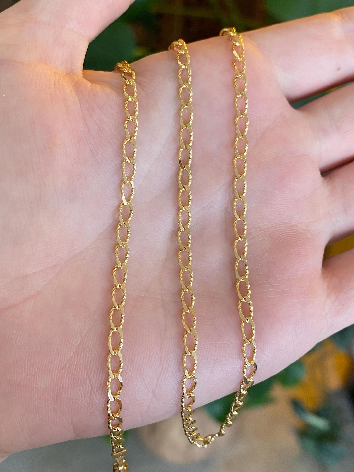 Vintage Solid 14k Yellow Gold Diamond Cut Textured Elongated Curb Chain Necklace - 18 inches