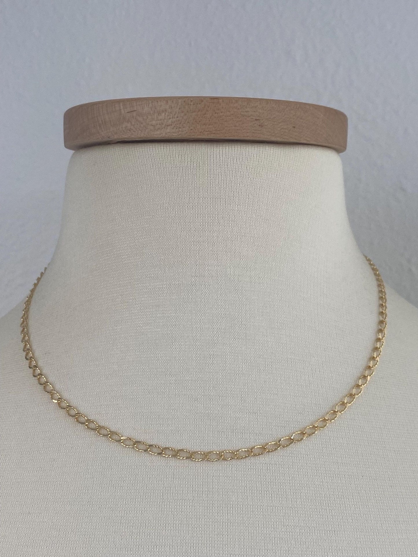 Vintage Solid 14k Yellow Gold Diamond Cut Textured Elongated Curb Chain Necklace - 18 inches