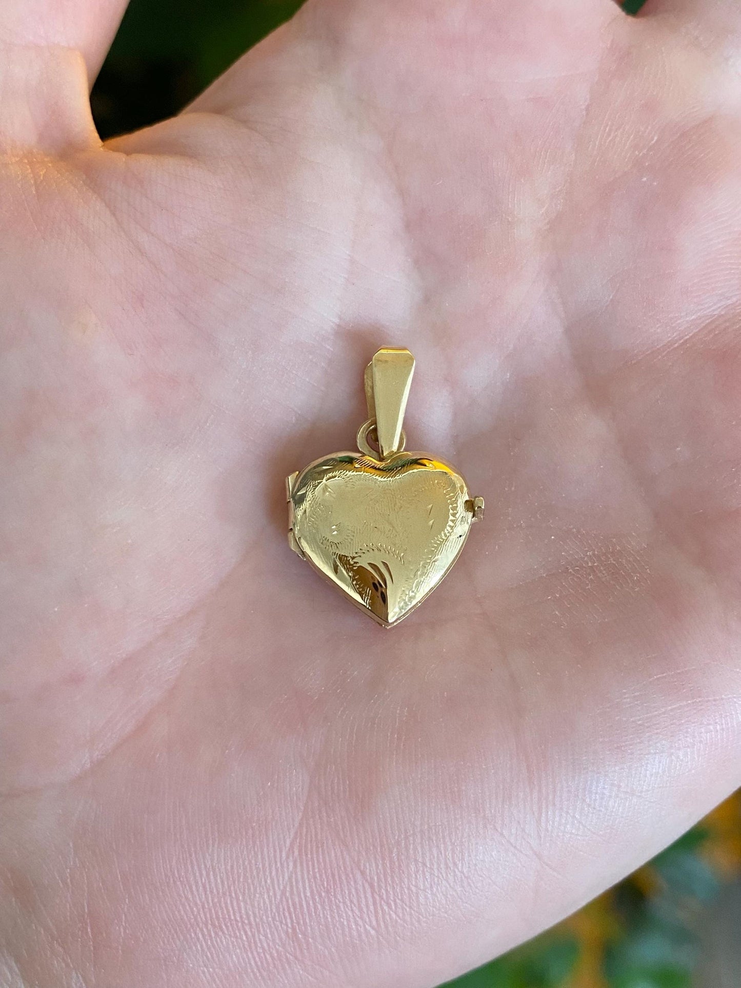 Vintage Solid 14k Yellow Gold Engraved Heart Locket Charm