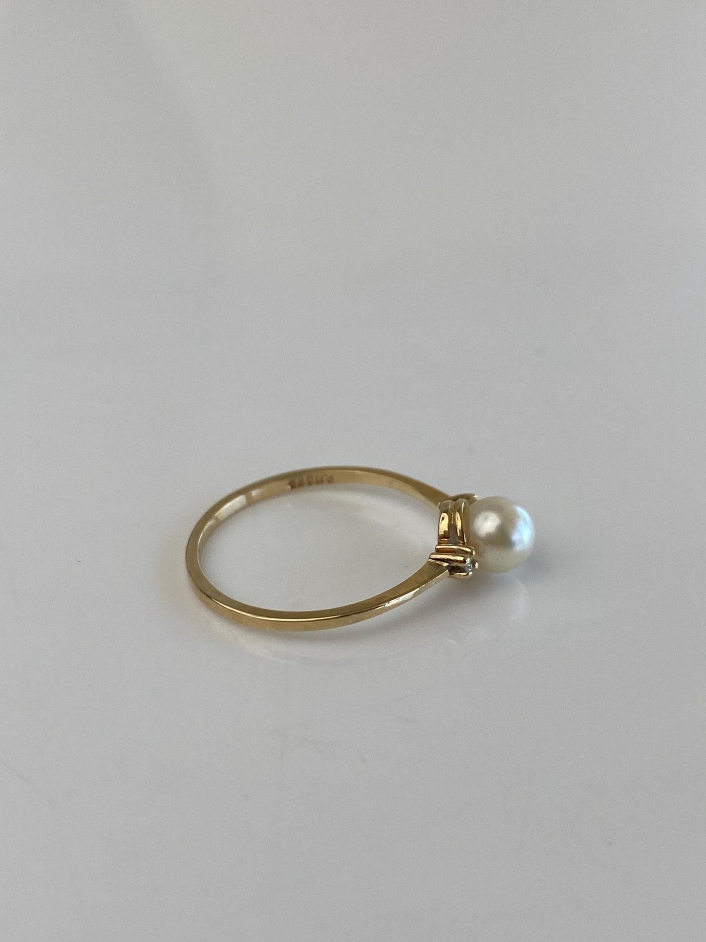 Vintage Solid 10k Yellow Gold Clear Sapphires Pearl Ring - Size 5.75