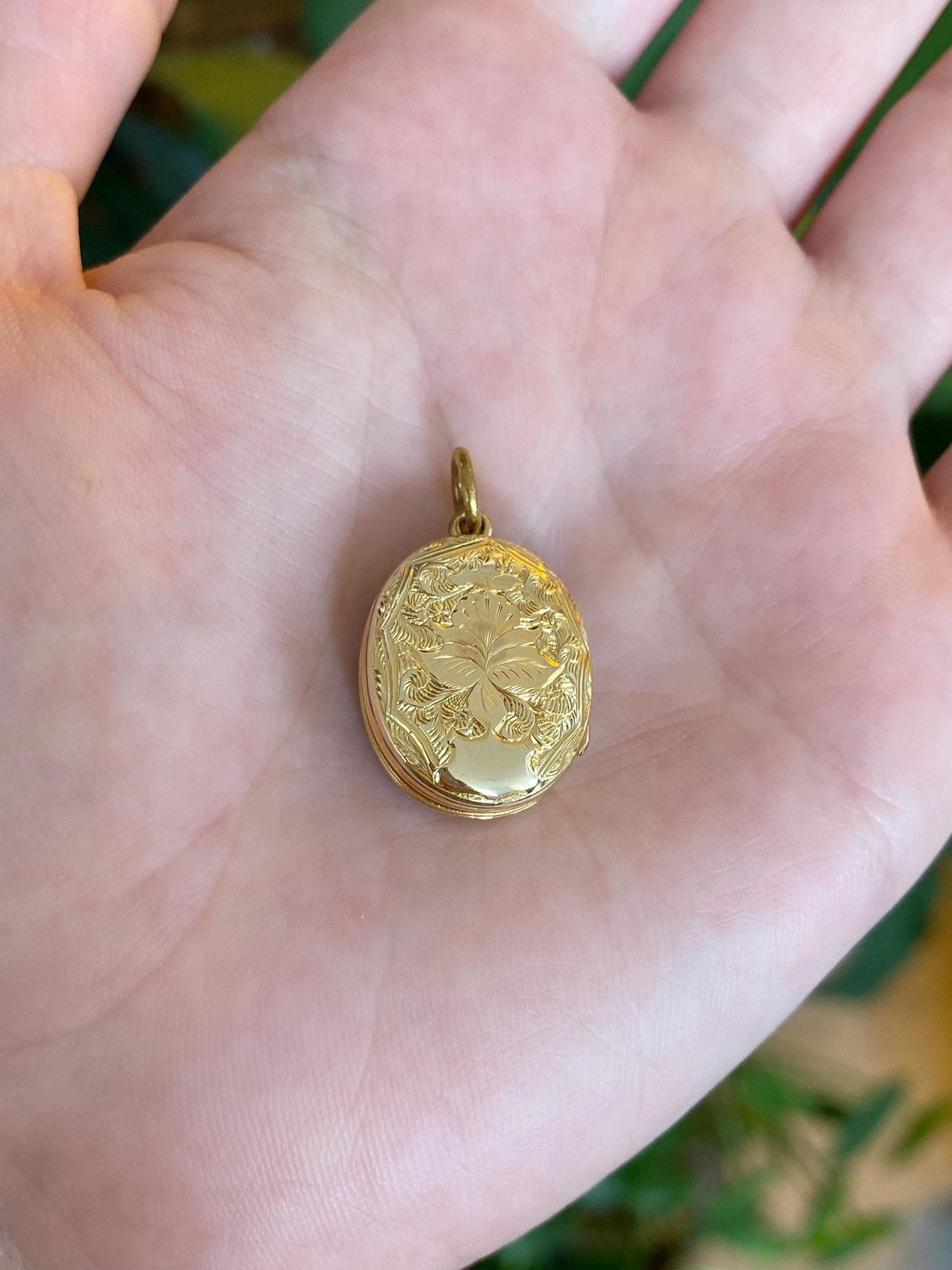 Vintage Solid 8k Yellow Gold Enamel 'In Memory Of' Floral Locket Charm